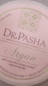 Svaki sastojak Argan Balm melema pažljivo je odabran zbog svoje specifične uloge u nezi i oporavku kože. 

👉 Arganovo ulje poseduje lekovita svojstva i pomaže u tretmanu ožiljaka, akni i sličnih stanja. 

👉 Takođe, blagotvorno utiče na tamne fleke na koži nastale sunčanjem i ubrzava obnovu tkiva nakon opekotina.

Sastav: Shea maslac, pčelinji vosak, ulje avokada, kokosovo ulje, arganovo ulje, esencijalno ulje vanile, aloe vera, palmino ulje

Sve ove dragocenosti iz prirode sjedinjene su u Argan Balm Melemu, stvarajući bogatu formulaciju koja hrani, hidrira i obnavlja vašu kožu. 

U svakom trenutku nanošenja, daćeš koži najbolje iz prirode. 🌿

🧴Ambalaža: 50ml
🏷️ Cena: 1400,00 rsd
🛒 www.dr-pasha.rs/shop ili slanjem podatak u Inbox

#drpasha #drpashasrbija #prirodnakozmetika #organskakozmetika #bezskrivenihsastojaka #argan #arganbalm